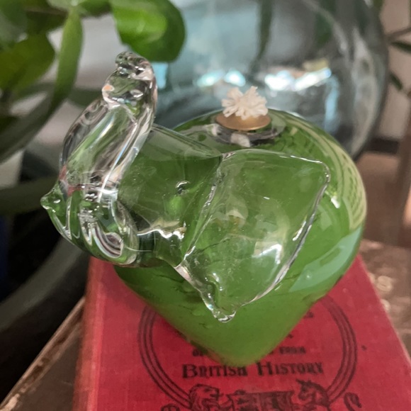 Adorable Vintage Glass Elephant, Green Glass Elephant, Oil Lamp - Picture 3 of 4